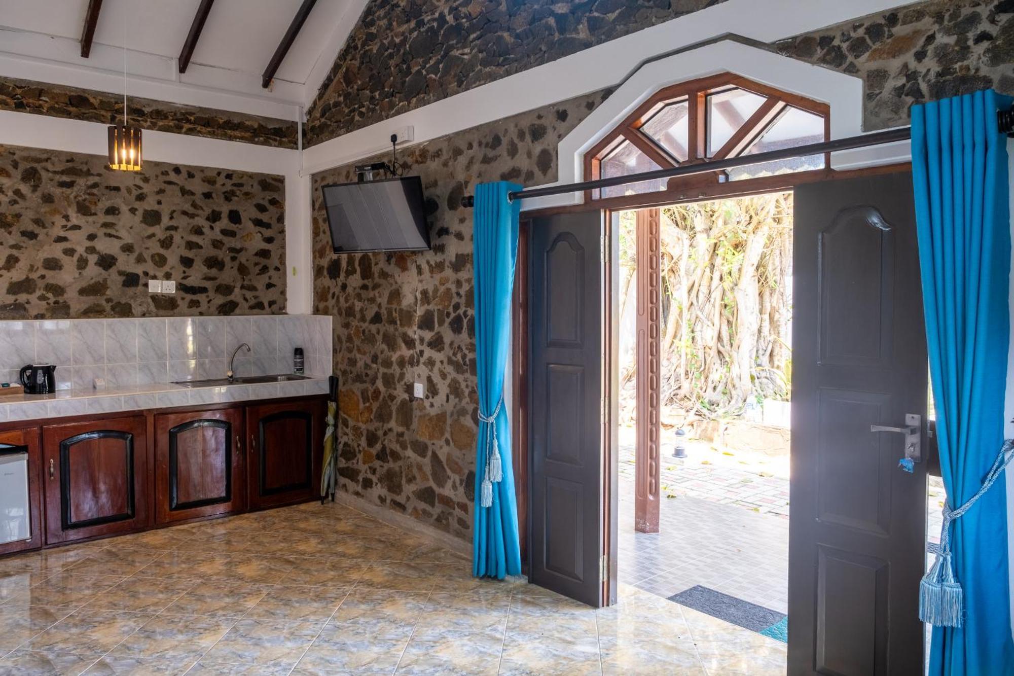 Serenity Beach Cabanas Тангале Екстериор снимка