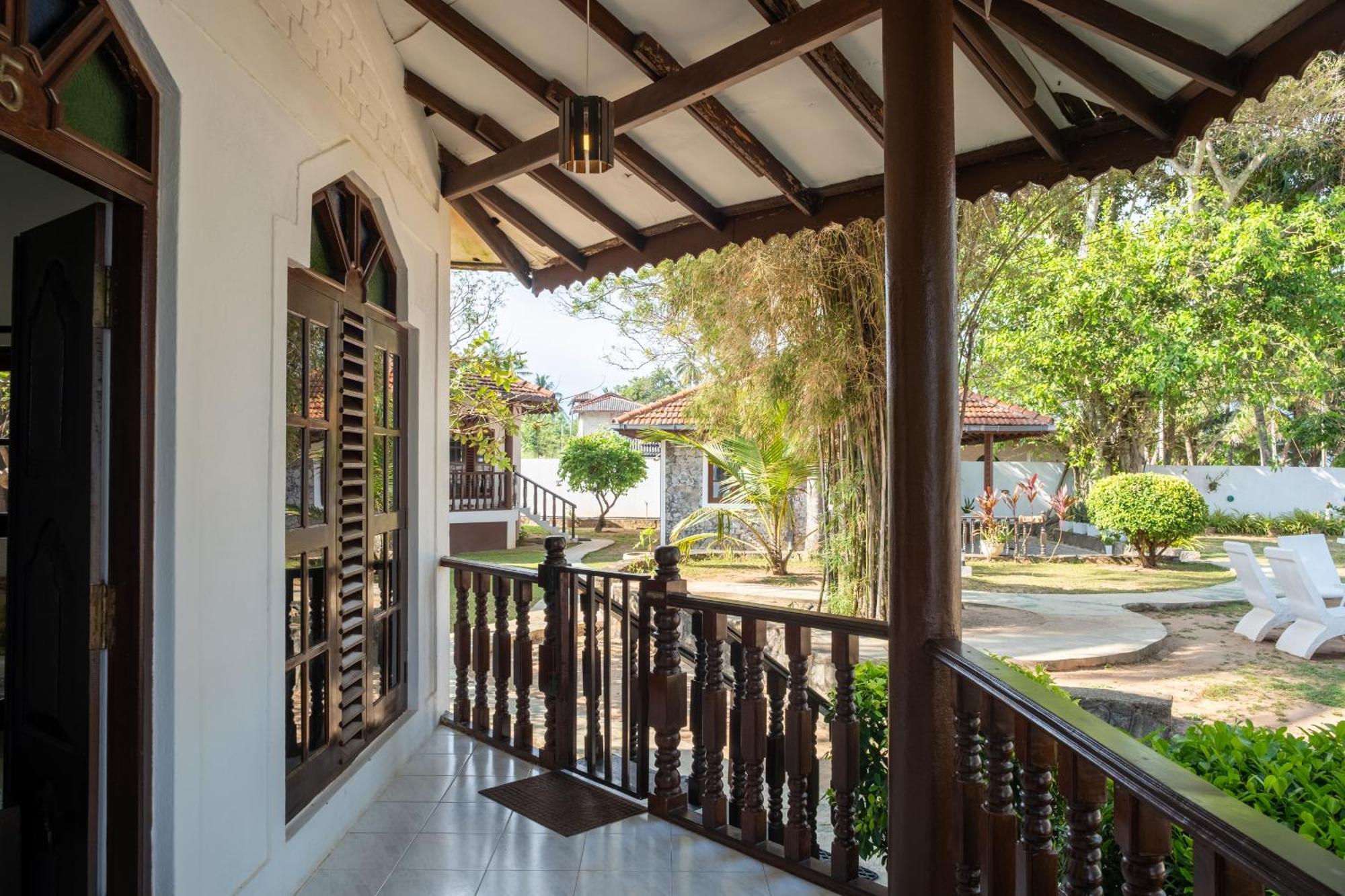Serenity Beach Cabanas Тангале Екстериор снимка