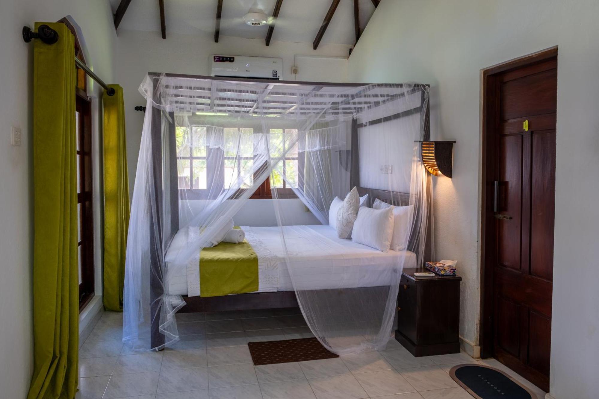 Serenity Beach Cabanas Тангале Екстериор снимка